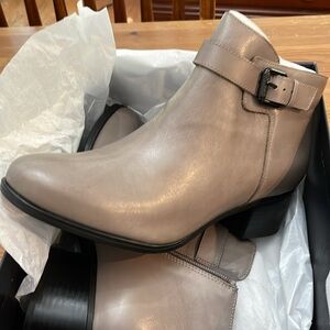 Naturalizer Ankle Bootie, Dora Grey Leather.